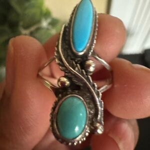 Elegant Silver and Turquoise Ring